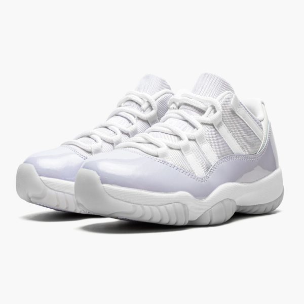 jordan-air-jordan-11-low-wmns-pure-violet_17769609_39477661_2048.jpg