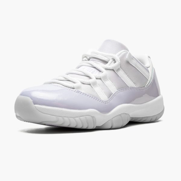 jordan-air-jordan-11-low-wmns-pure-violet_17769609_39478474_2048.jpg